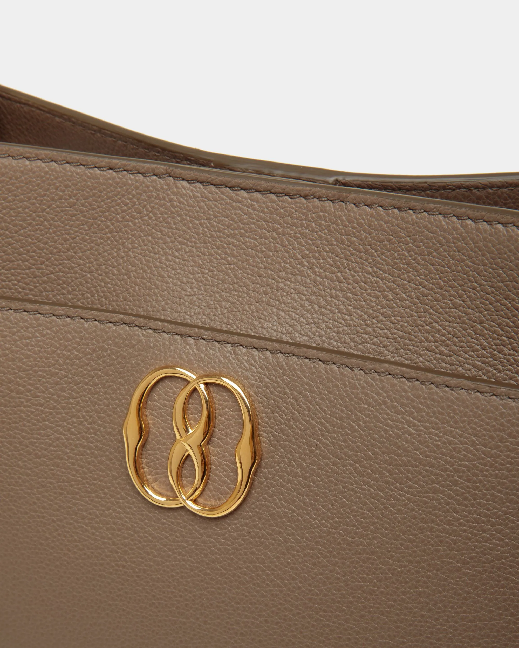 Emblem Shoulder Bag in Beige Grained Leather 