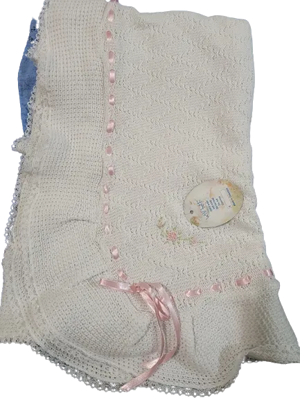 Knit Blanket, White w/Pink Trim