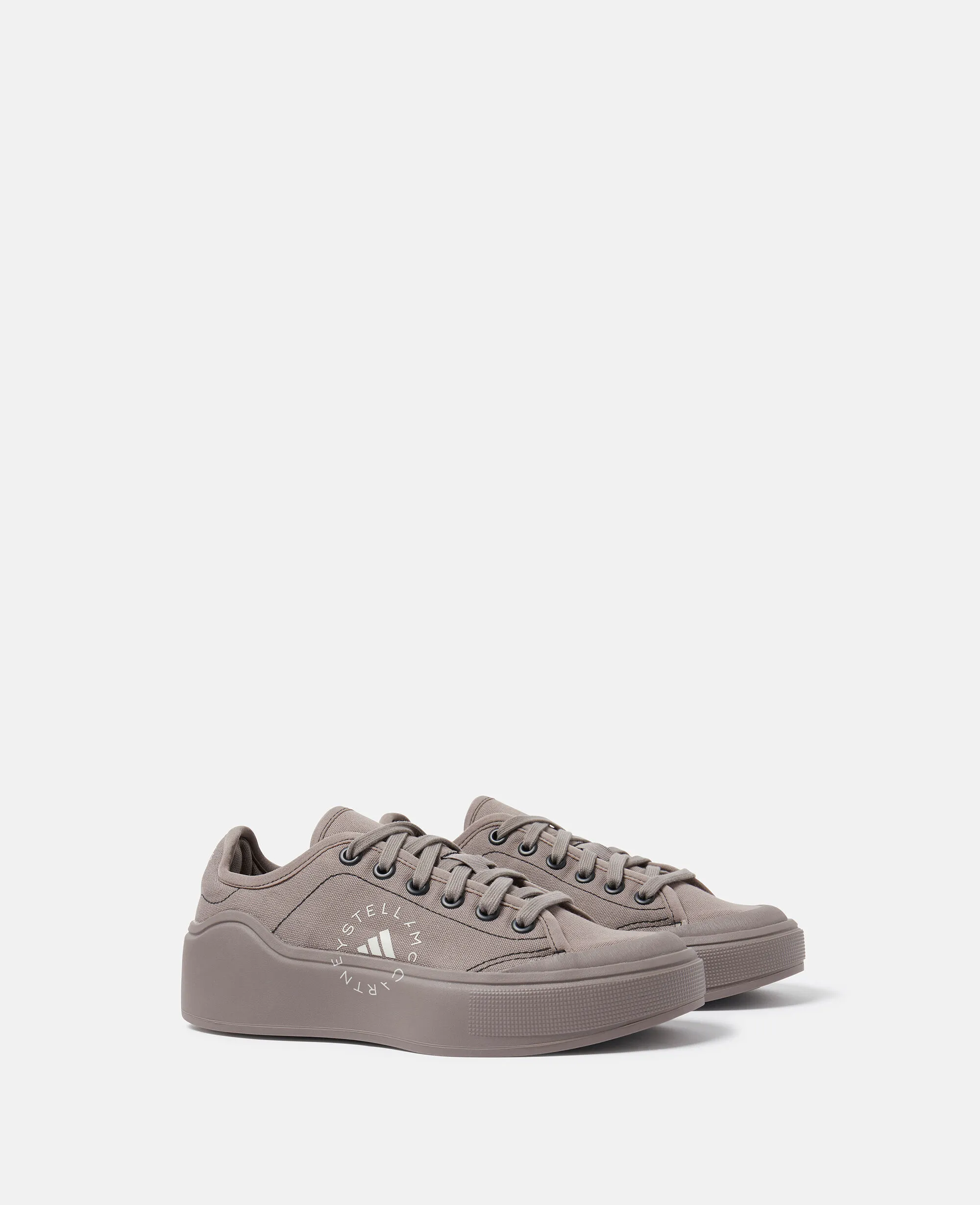 Logo Court Trainers