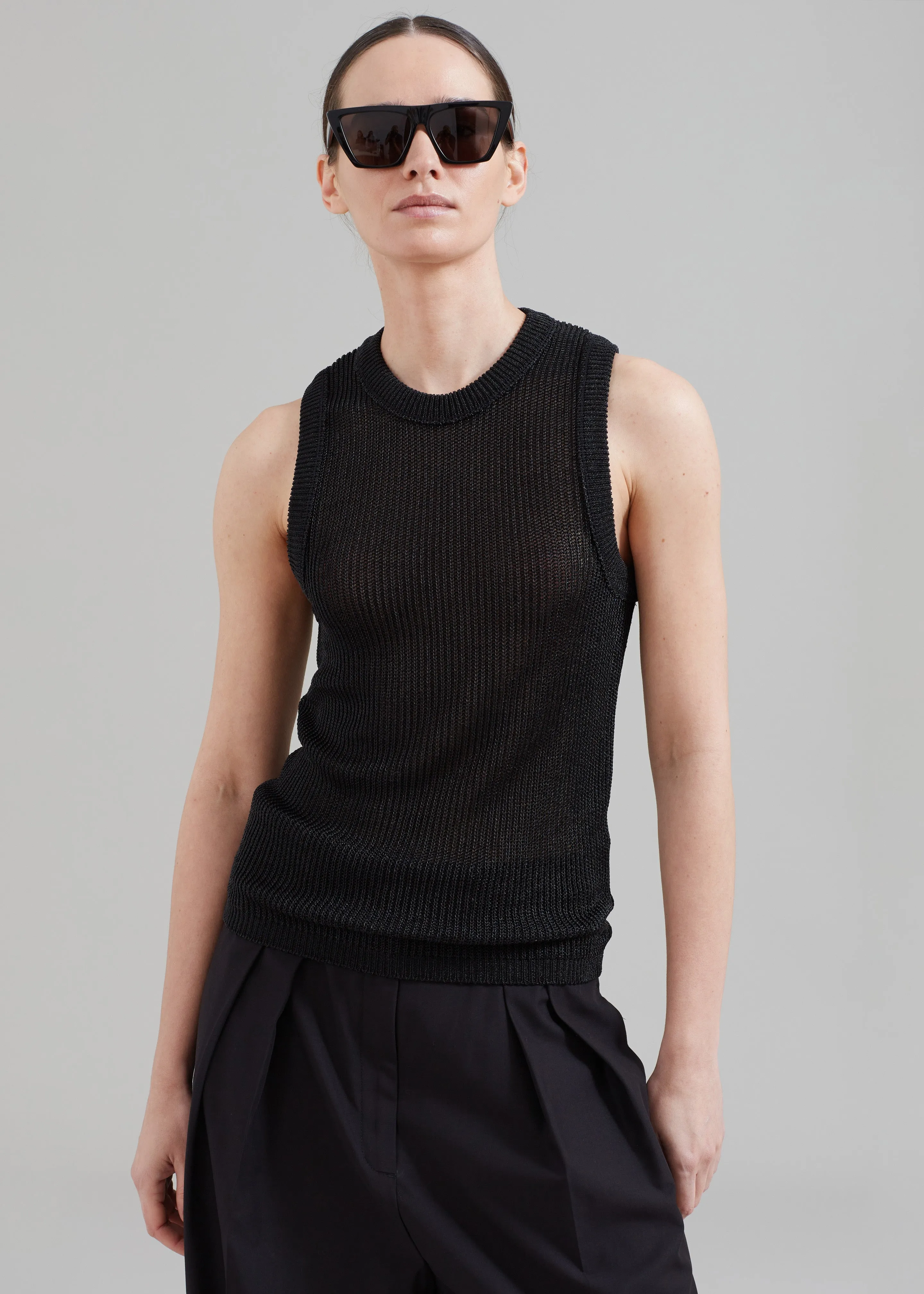 Low Classic Resort Sleeveless Top - Black