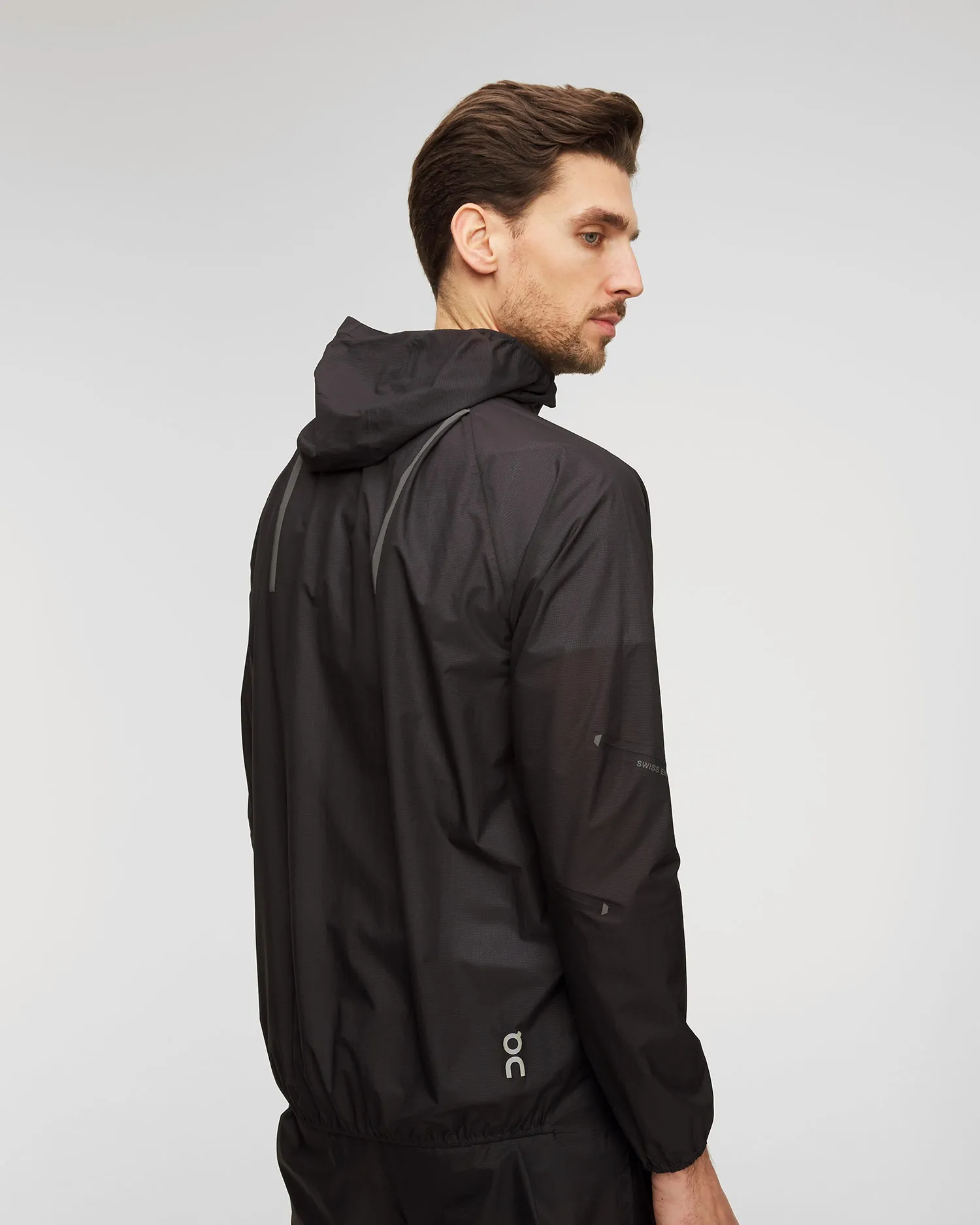 On Running Ultra Jacket 1MD10100553-black