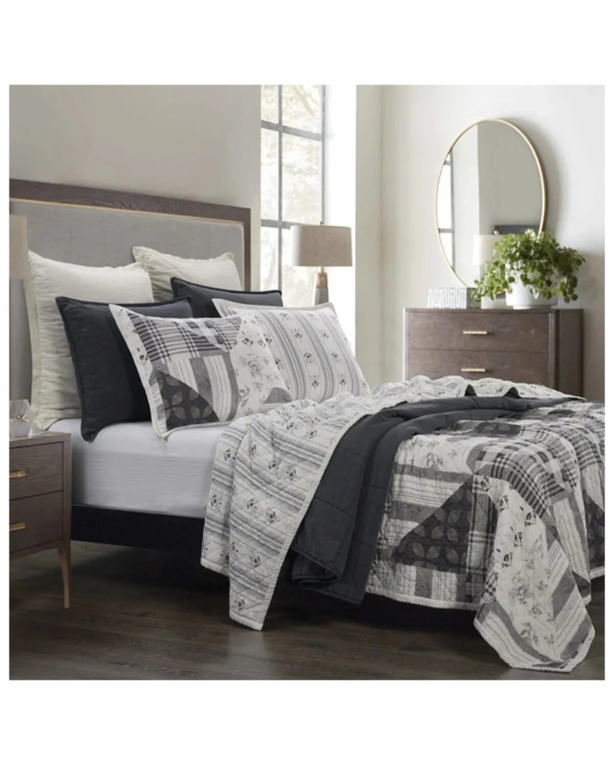 Product Name:  HiEnd Accents Black Patchwork Prairie Reversible 2-Piece Twin Quilt Set