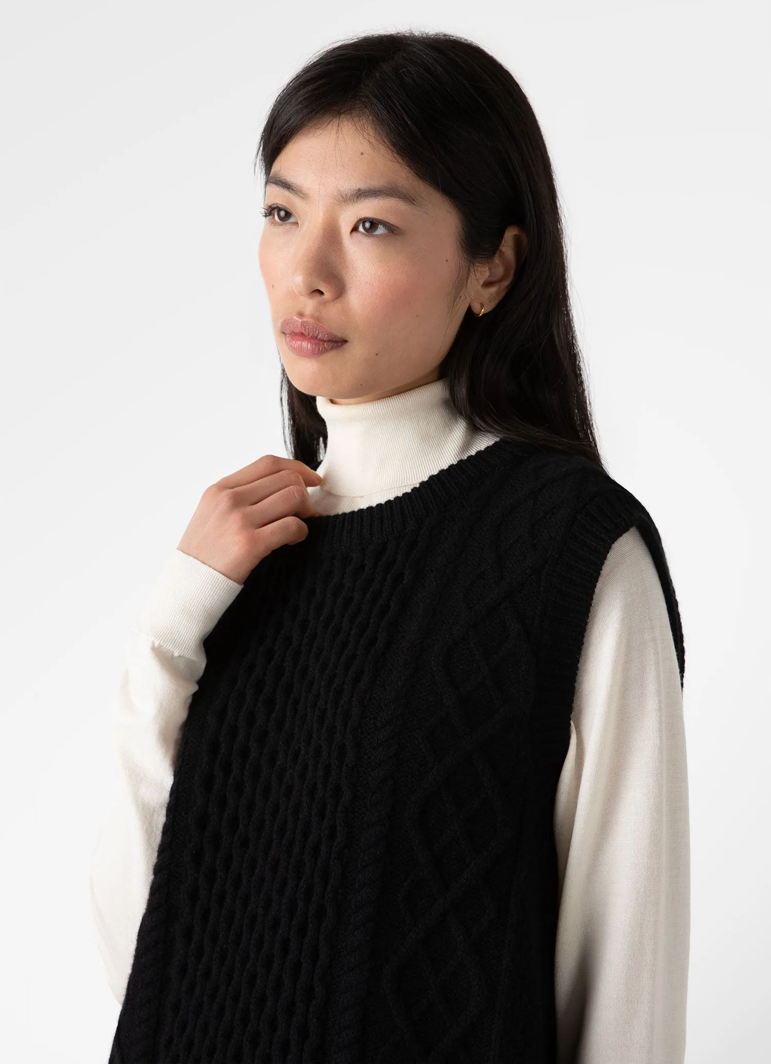 Women's Lambswool Cable Knit Vest in Black