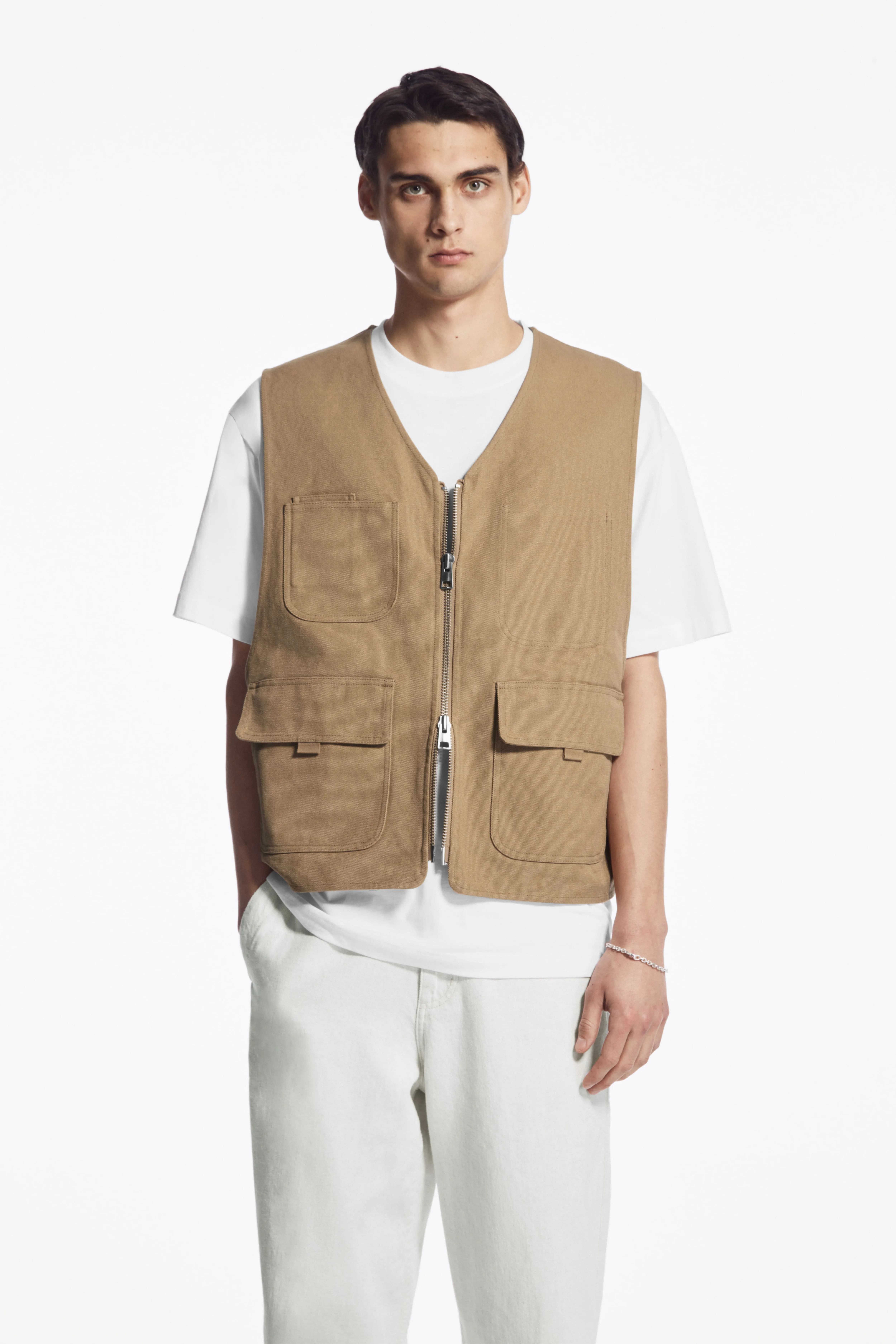 ZIPPED HYBRID UTILITY VEST - V-neck - Sleeveless - DARK BEIGE - Men | H&M GB